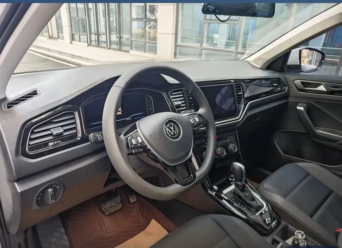 2021 Volkswagen T-Roc 1.4T 150HP L4 7DCT,autocango,china used car exporter,china ev exporter,chinese used car exporter,chinese used ev exporter