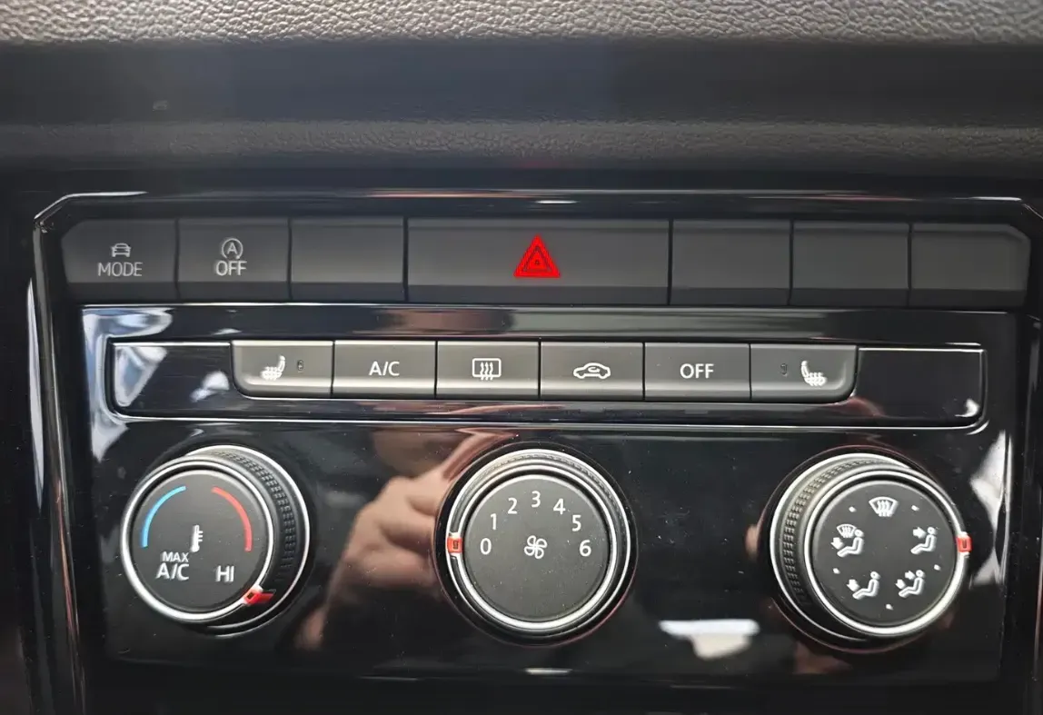 2021 Volkswagen T-Roc 1.4T 150HP L4 7DCT,autocango,china used car exporter,china ev exporter,chinese used car exporter,chinese used ev exporter