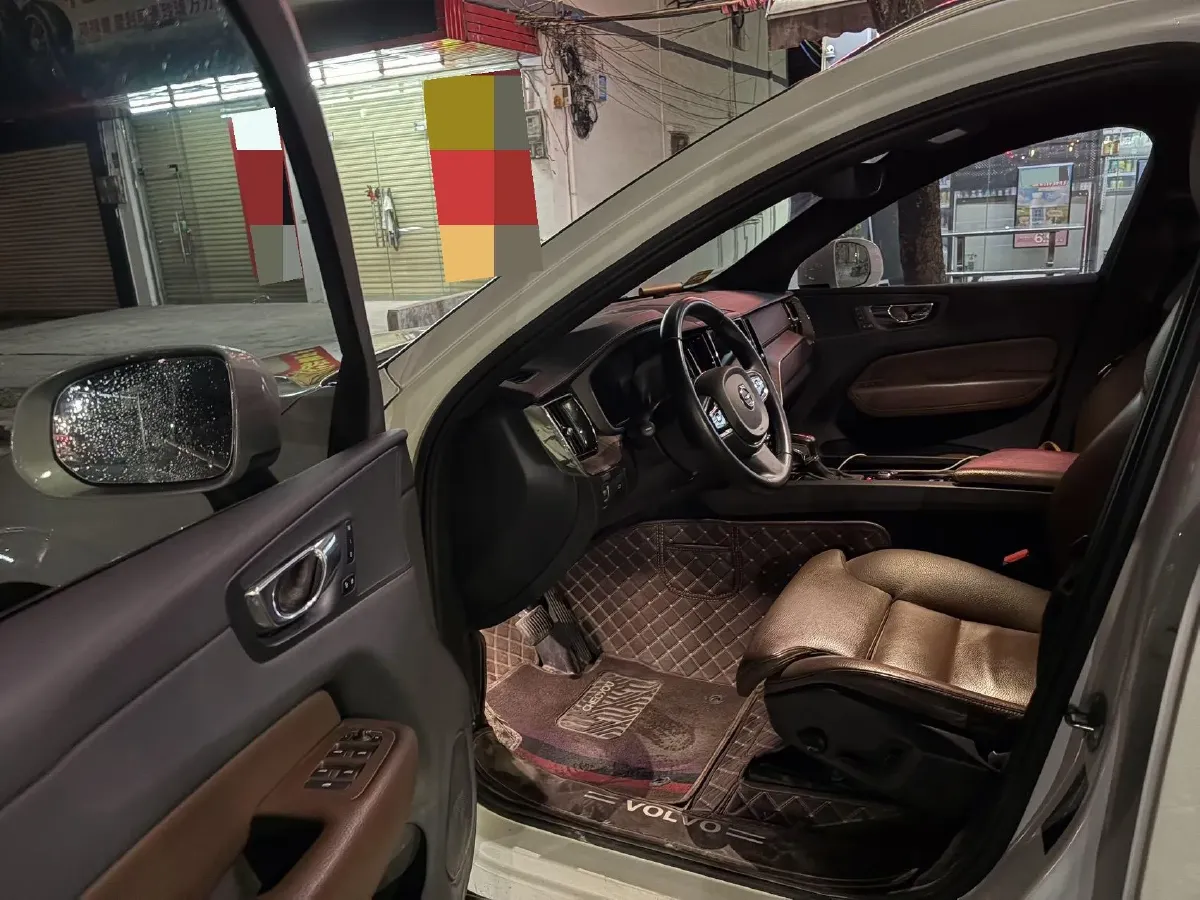 2021 Volvo XC60 2.0T 250HP L4 8AT,autocango,china used car exporter,china ev exporter,chinese used car exporter,chinese used ev exporter