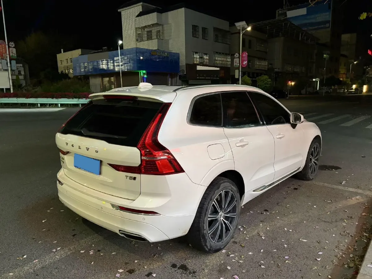 2021 Volvo XC60 2.0T 250HP L4 8AT,autocango,china used car exporter,china ev exporter,chinese used car exporter,chinese used ev exporter