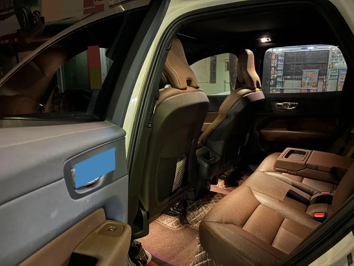 2021 Volvo XC60 2.0T 250HP L4 8AT,autocango,china used car exporter,china ev exporter,chinese used car exporter,chinese used ev exporter