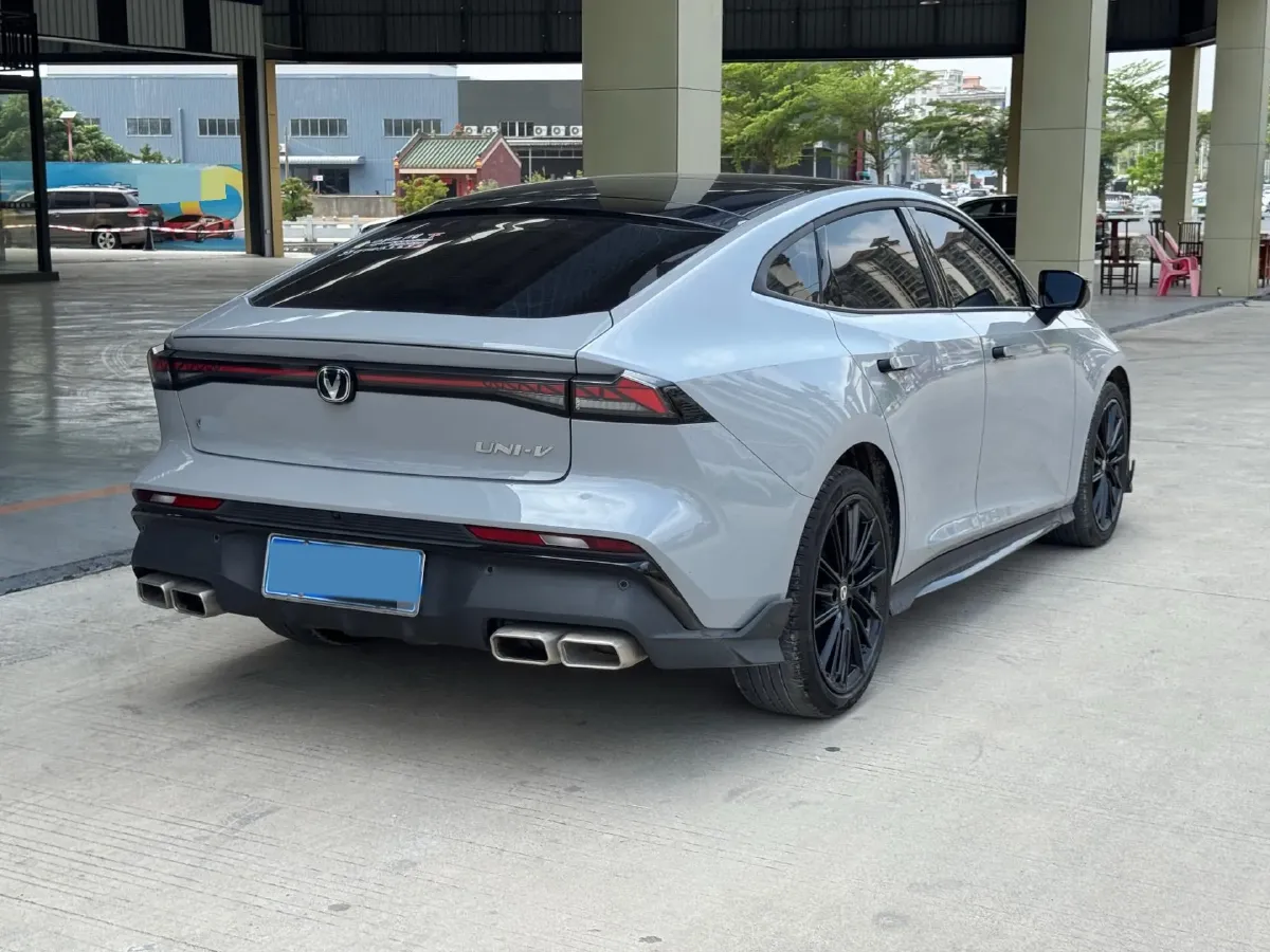 2024 ChangAn UNI-V 1.5T 188HP L4 7DCT,autocango,china used car exporter,china ev exporter,chinese used car exporter,chinese used ev exporter