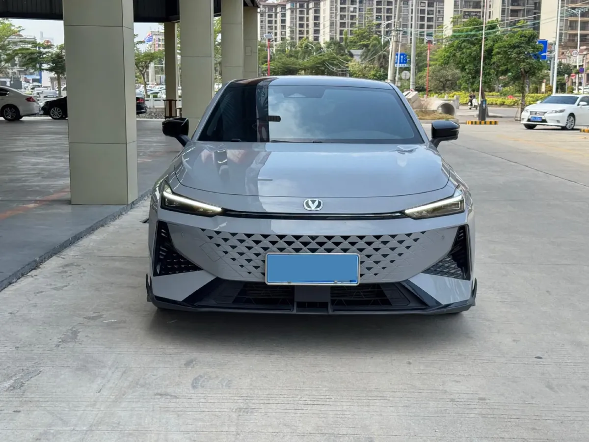 2024 ChangAn UNI-V 1.5T 188HP L4 7DCT,autocango,china used car exporter,china ev exporter,chinese used car exporter,chinese used ev exporter