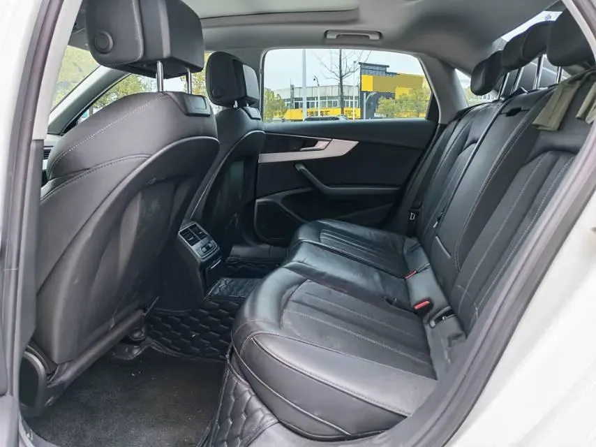 2020 Audi A4L 2.0T 190HP L4 7DCT,autocango,china used car exporter,china ev exporter,chinese used car exporter,chinese used ev exporter