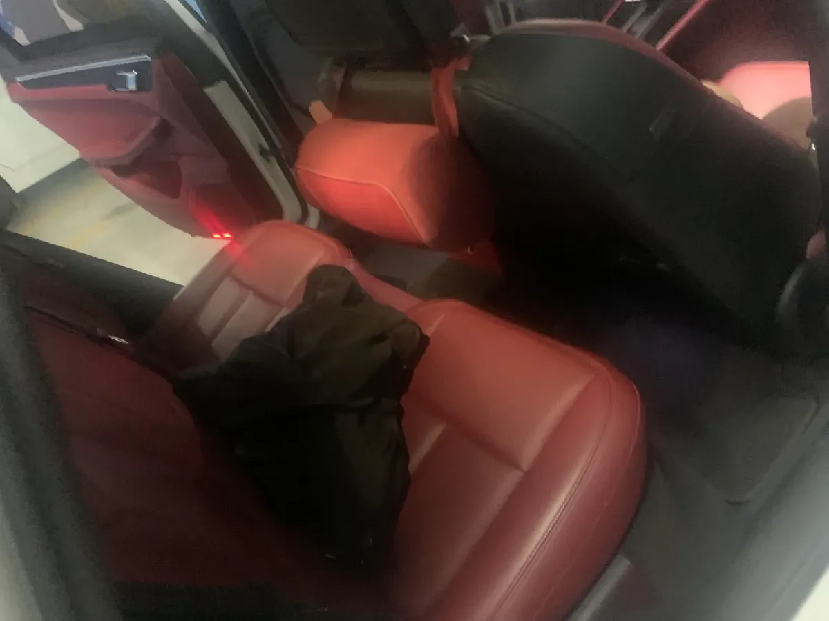 2023 Porsche Macan 2.0T 265HP L4 7DCT,autocango,china used car exporter,china ev exporter,chinese used car exporter,chinese used ev exporter