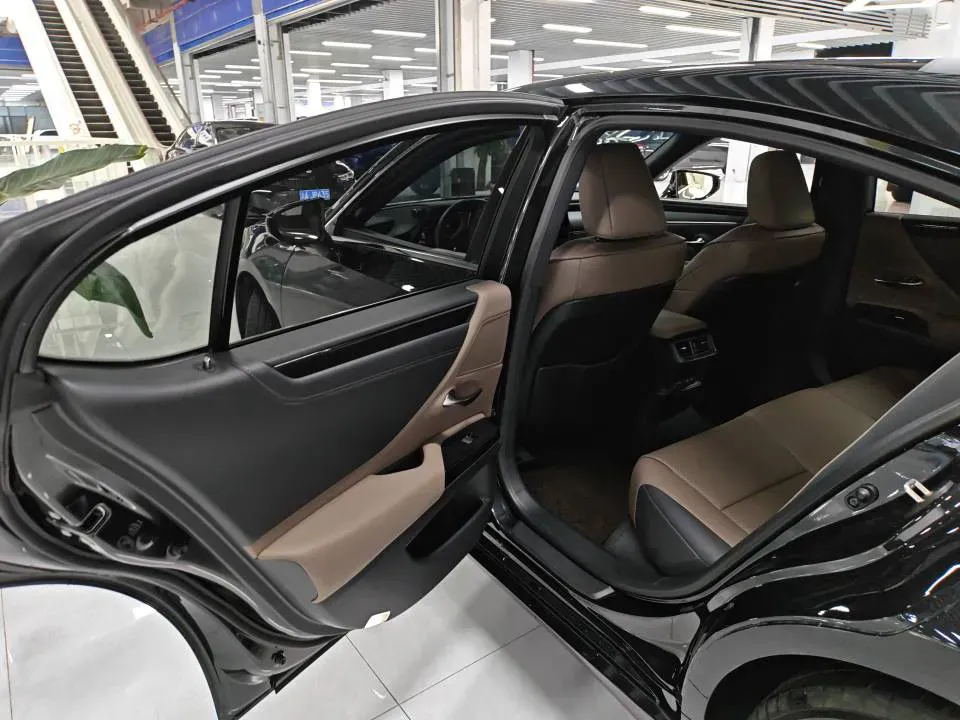 2023 Lexus ES 2.0L 173HP L4 CVT,autocango,china used car exporter,china ev exporter,chinese used car exporter,chinese used ev exporter