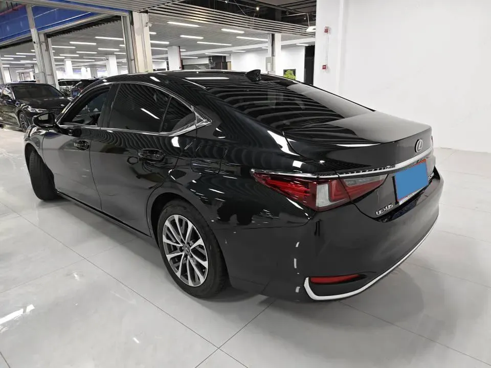 2023 Lexus ES 2.0L 173HP L4 CVT,autocango,china used car exporter,china ev exporter,chinese used car exporter,chinese used ev exporter