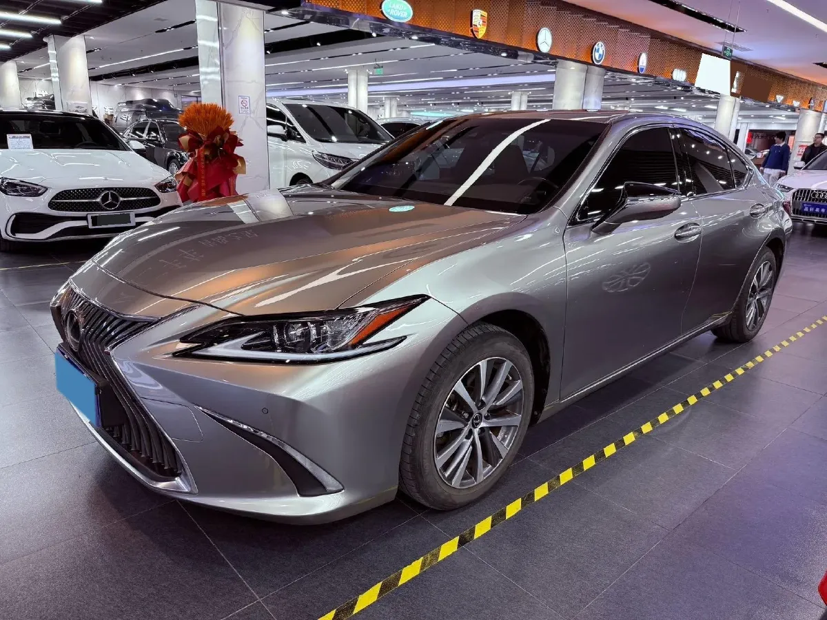 2020 Lexus ES 2.0L 173HP L4 CVT,autocango,china used car exporter,china ev exporter,chinese used car exporter,chinese used ev exporter