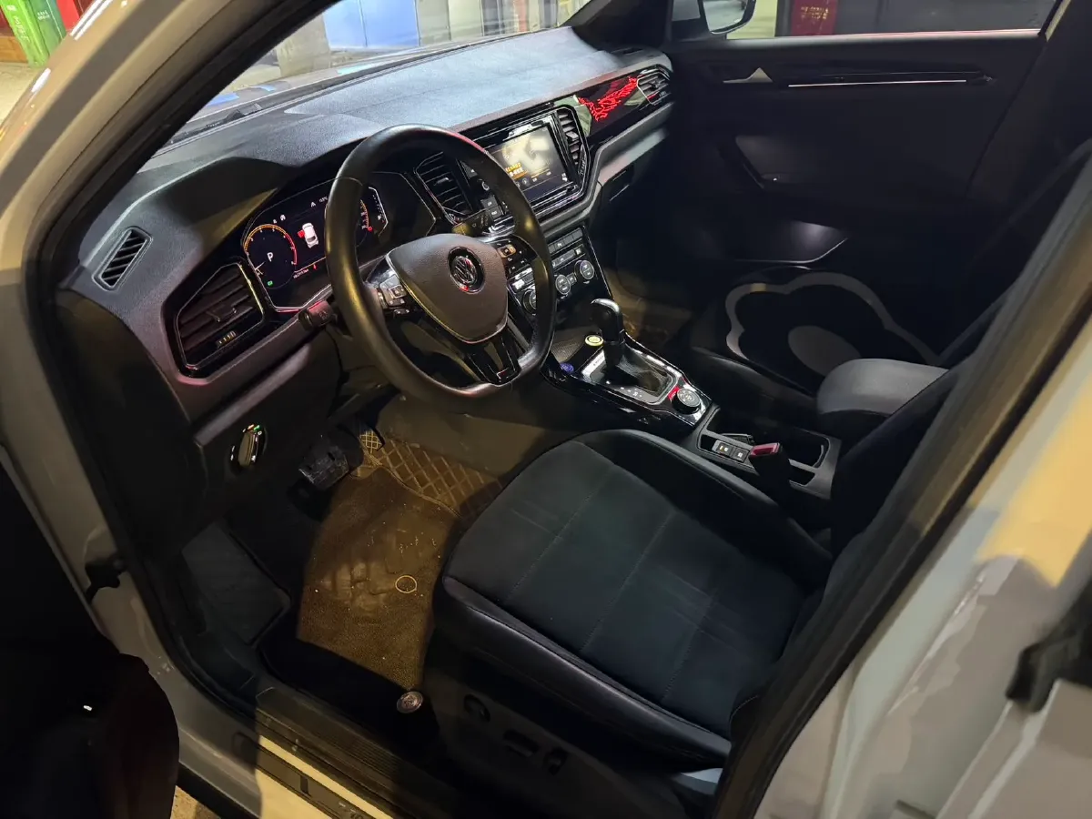 2019 Volkswagen T-Roc 1.4T 150HP L4 7DCT,autocango,china used car exporter,china ev exporter,chinese used car exporter,chinese used ev exporter