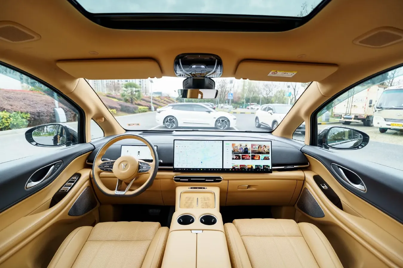 2025 Voyah Dream 1.5T 150HP L4 PHEV 41.7KWH,autocango,china used car exporter,china ev exporter,chinese used car exporter,chinese used ev exporter