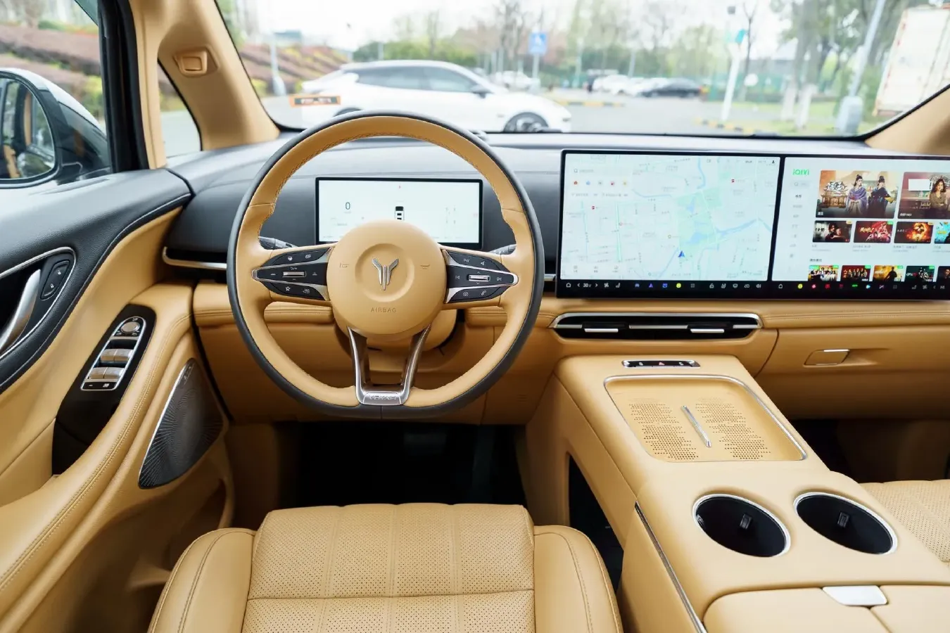 2025 Voyah Dream 1.5T 150HP L4 PHEV 41.7KWH,autocango,china used car exporter,china ev exporter,chinese used car exporter,chinese used ev exporter