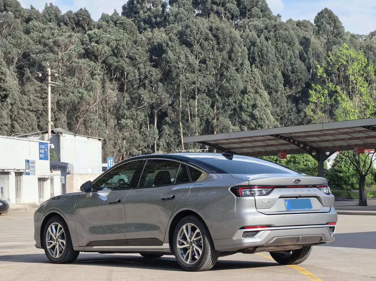2022 Ford Mondeo 2.0T 238HP L4 8AT,autocango,china used car exporter,china ev exporter,chinese used car exporter,chinese used ev exporter