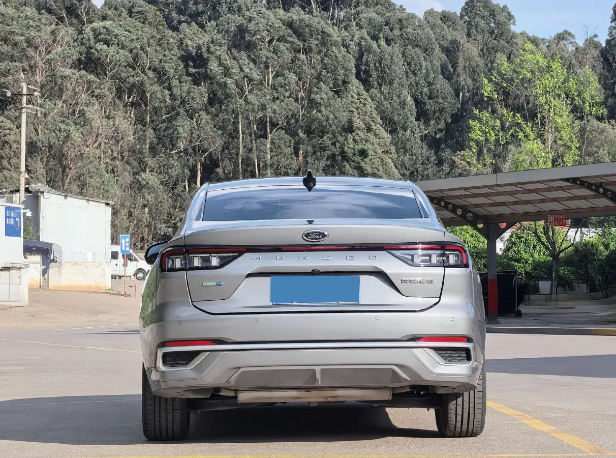 2022 Ford Mondeo 2.0T 238HP L4 8AT,autocango,china used car exporter,china ev exporter,chinese used car exporter,chinese used ev exporter