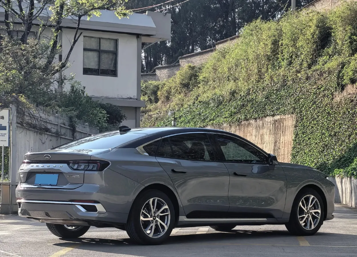 2022 Ford Mondeo 2.0T 238HP L4 8AT,autocango,china used car exporter,china ev exporter,chinese used car exporter,chinese used ev exporter