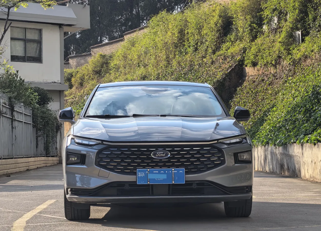 2022 Ford Mondeo 2.0T 238HP L4 8AT,autocango,china used car exporter,china ev exporter,chinese used car exporter,chinese used ev exporter