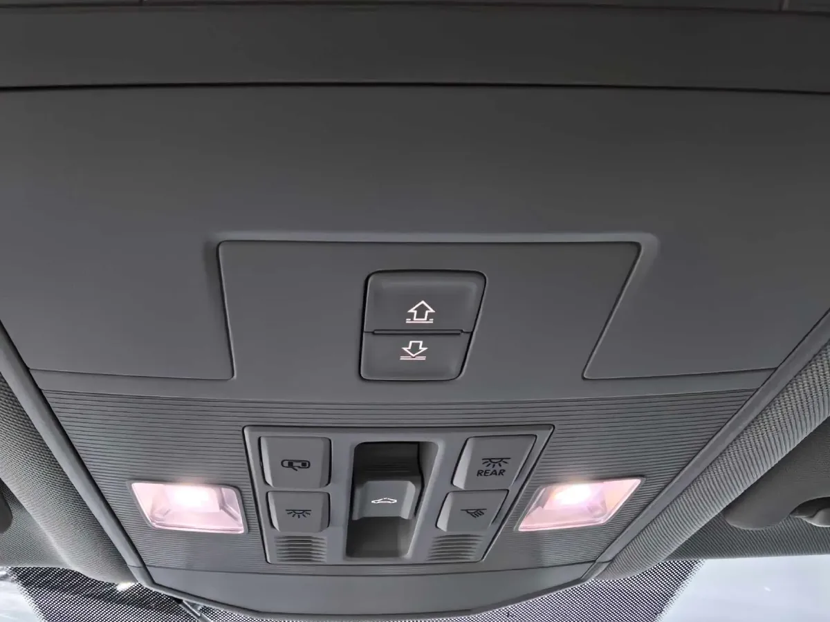 2023 Volkswagen T-Roc 1.4T 150HP L4 7DCT,autocango,china used car exporter,china ev exporter,chinese used car exporter,chinese used ev exporter