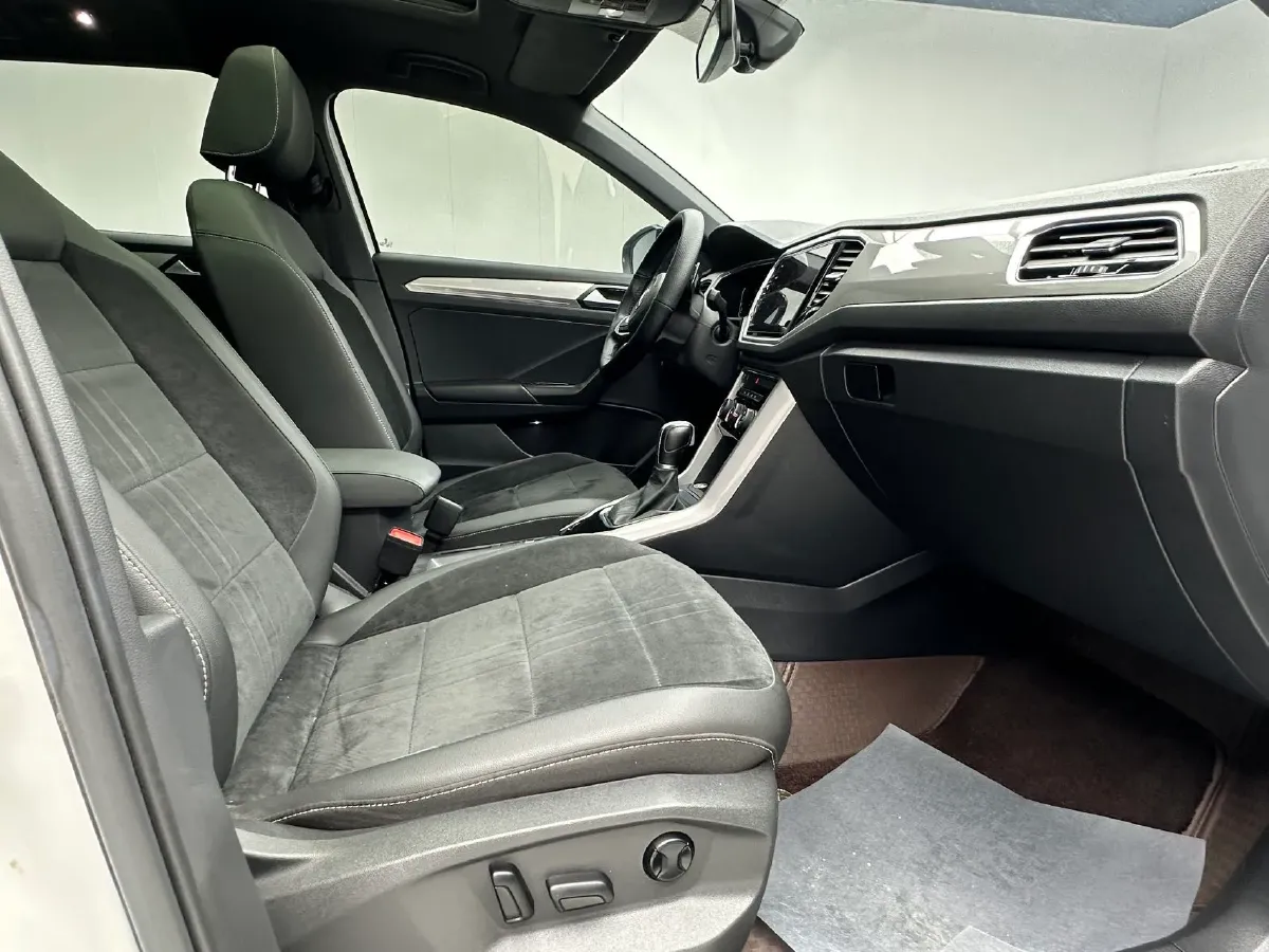 2022 Volkswagen T-Roc 1.4T 150HP L4 7DCT,autocango,china used car exporter,china ev exporter,chinese used car exporter,chinese used ev exporter