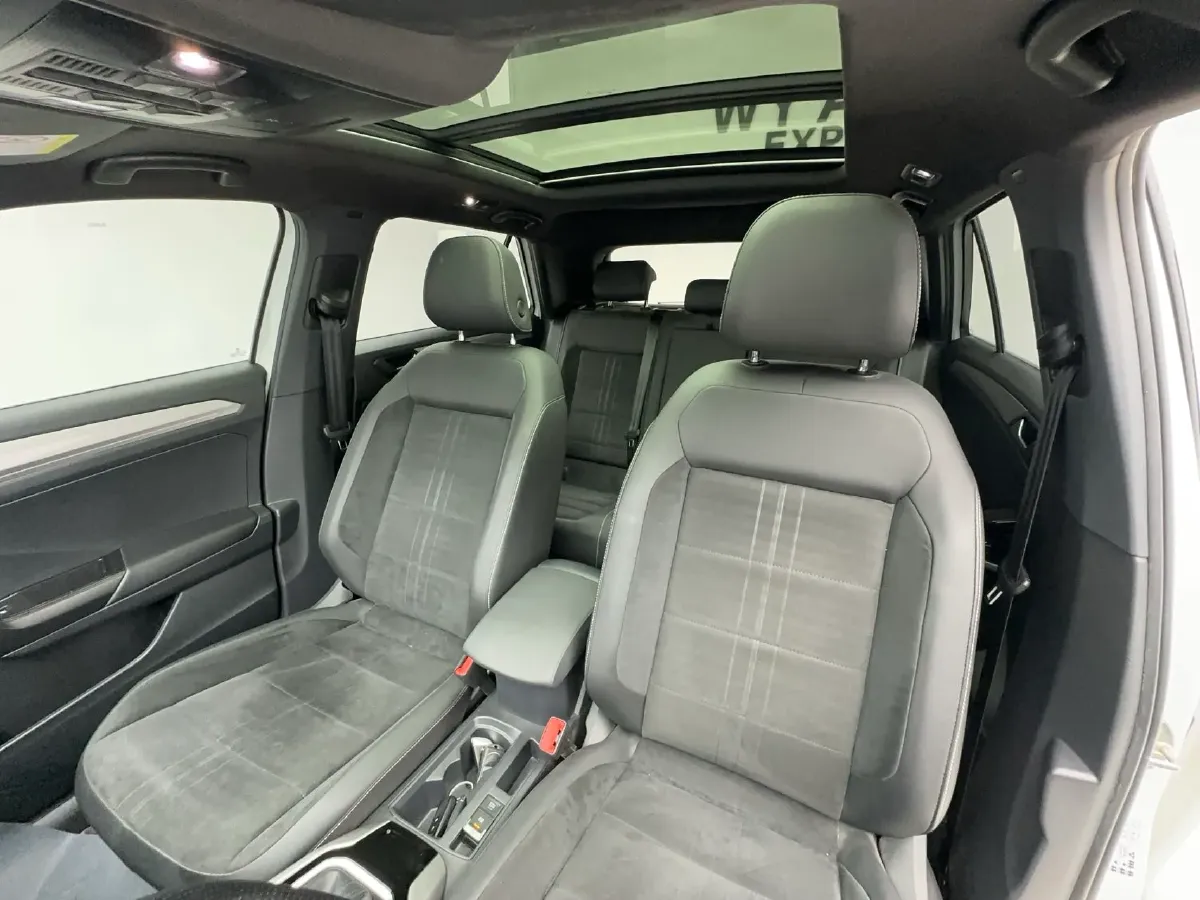 2022 Volkswagen T-Roc 1.4T 150HP L4 7DCT,autocango,china used car exporter,china ev exporter,chinese used car exporter,chinese used ev exporter