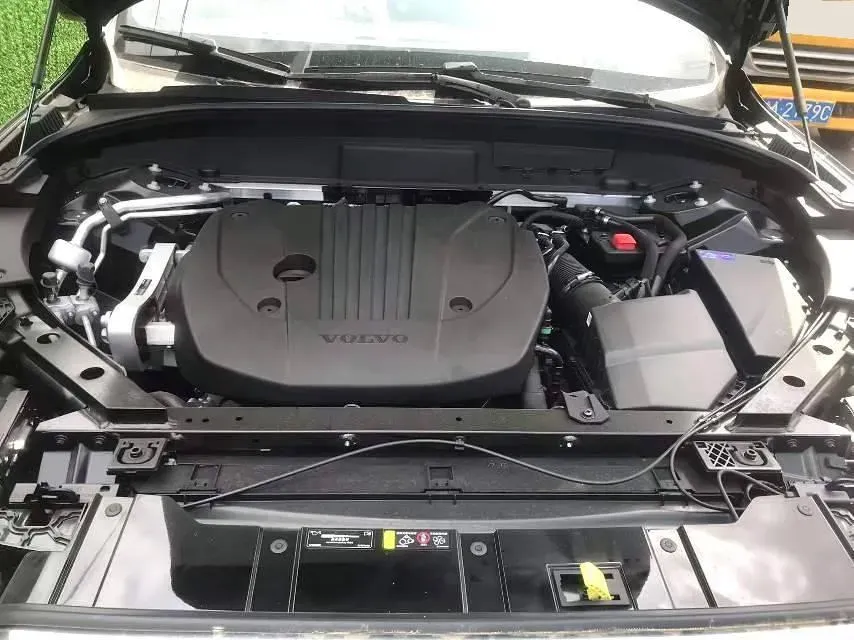 2026 Volvo XC60 2.0T 250HP L4 8AT,autocango,china used car exporter,china ev exporter,chinese used car exporter,chinese used ev exporter