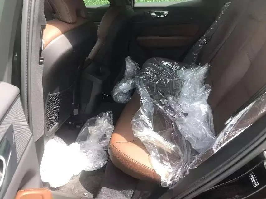 2026 Volvo XC60 2.0T 250HP L4 8AT,autocango,china used car exporter,china ev exporter,chinese used car exporter,chinese used ev exporter