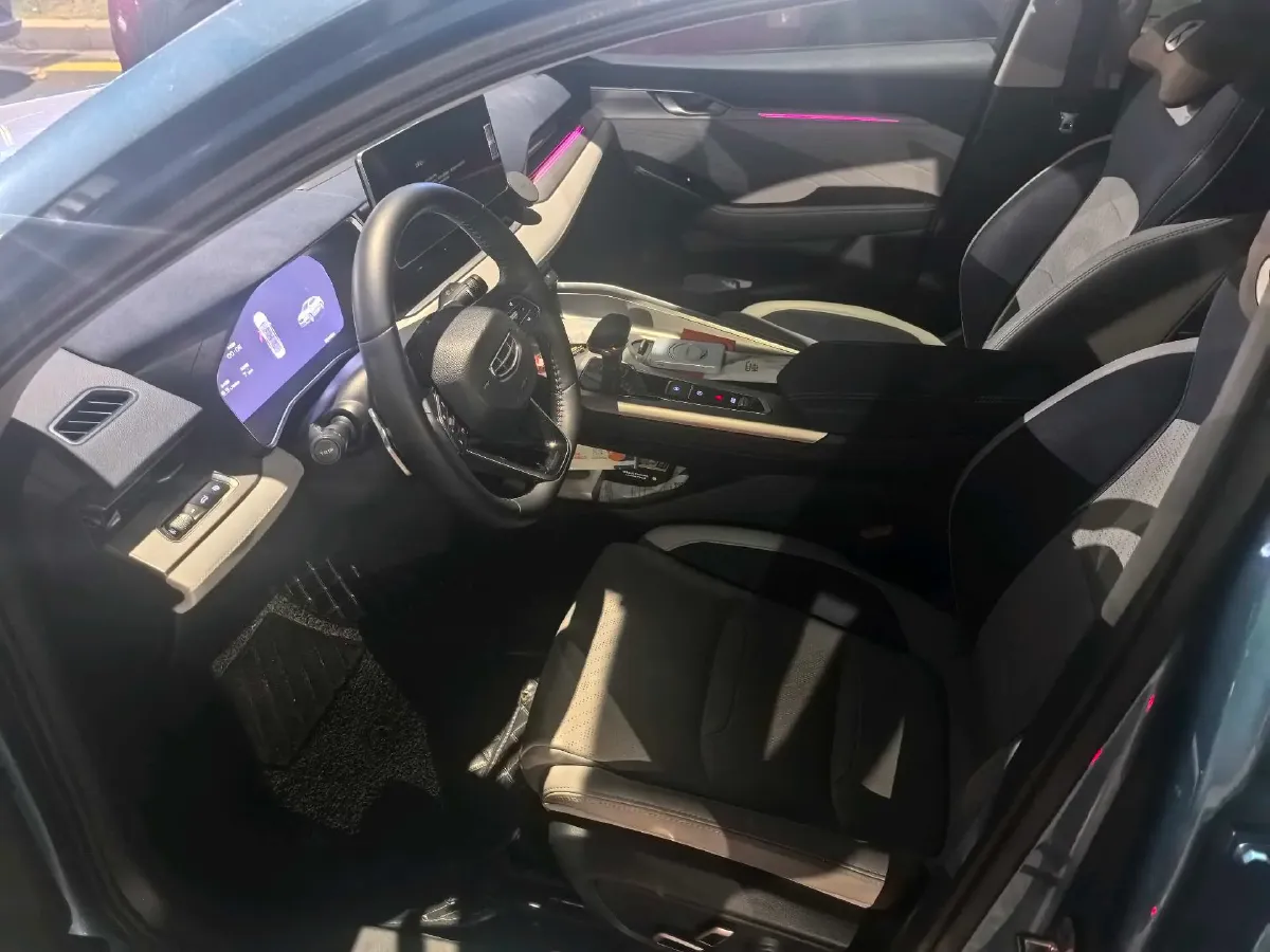 2021 Geely Preface 2.0T 190HP L4 7DCT,autocango,china used car exporter,china ev exporter,chinese used car exporter,chinese used ev exporter