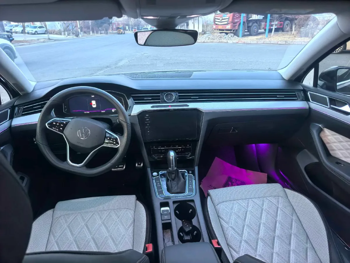 2025 Volkswagen Magotan 2.0T 186HP L4 7DCT,autocango,china used car exporter,china ev exporter,chinese used car exporter,chinese used ev exporter