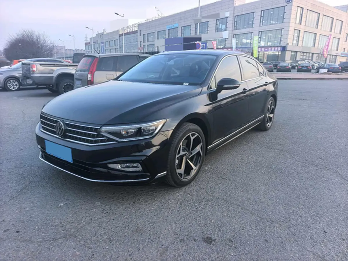 2025 Volkswagen Magotan 2.0T 186HP L4 7DCT,autocango,china used car exporter,china ev exporter,chinese used car exporter,chinese used ev exporter