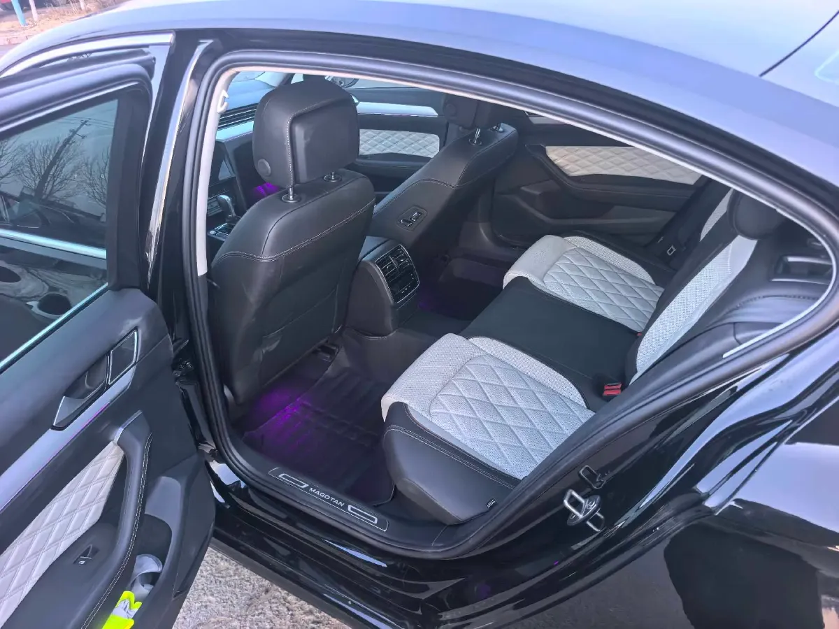 2025 Volkswagen Magotan 2.0T 186HP L4 7DCT,autocango,china used car exporter,china ev exporter,chinese used car exporter,chinese used ev exporter