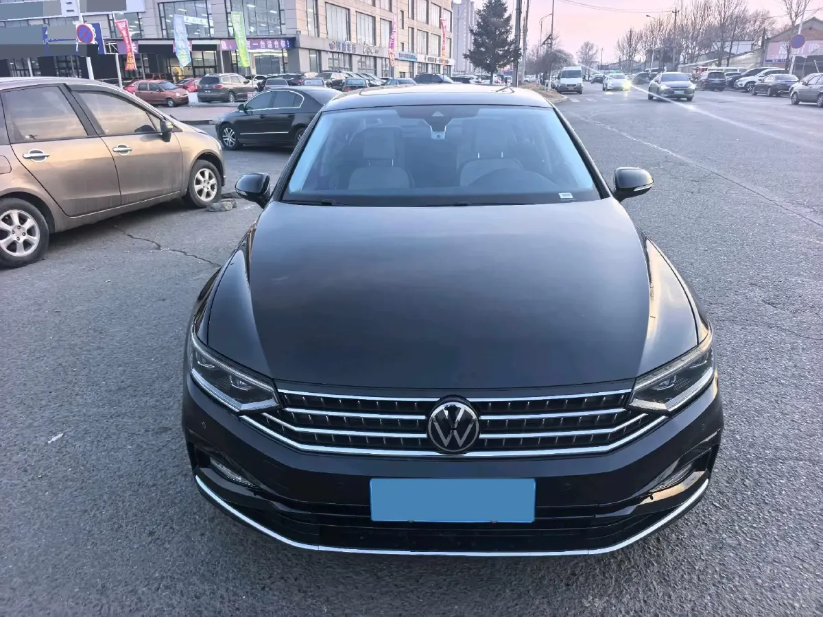 2025 Volkswagen Magotan 2.0T 186HP L4 7DCT,autocango,china used car exporter,china ev exporter,chinese used car exporter,chinese used ev exporter