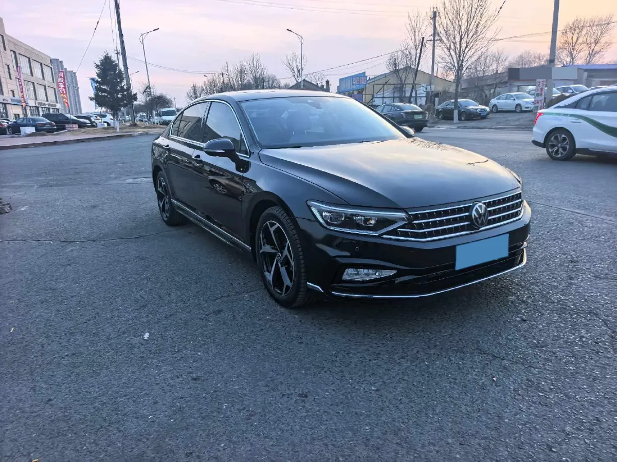 2025 Volkswagen Magotan 2.0T 186HP L4 7DCT,autocango,china used car exporter,china ev exporter,chinese used car exporter,chinese used ev exporter