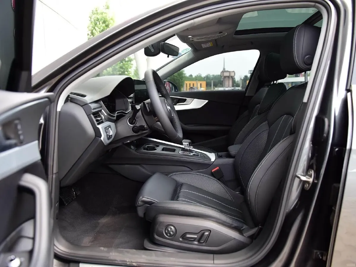 2020 Audi A4L 2.0T 190HP L4 7DCT,autocango,china used car exporter,china ev exporter,chinese used car exporter,chinese used ev exporter