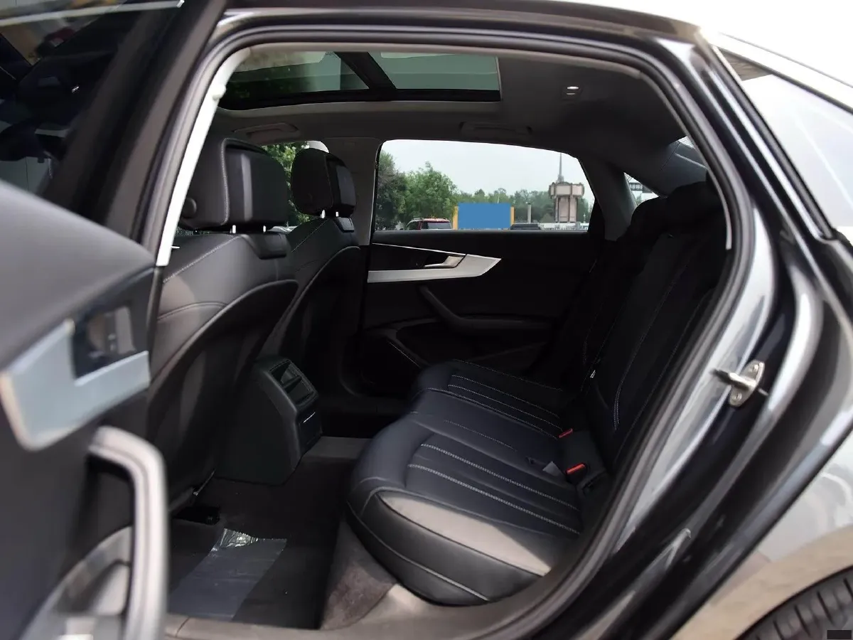 2020 Audi A4L 2.0T 190HP L4 7DCT,autocango,china used car exporter,china ev exporter,chinese used car exporter,chinese used ev exporter