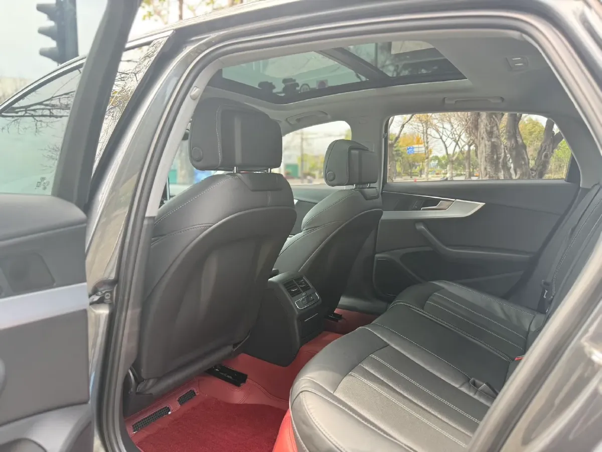 2023 Audi A4L 2.0T 190HP L4 7DCT,autocango,china used car exporter,china ev exporter,chinese used car exporter,chinese used ev exporter