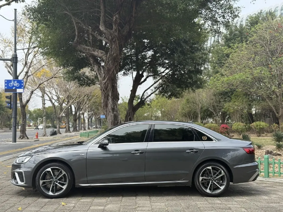 2023 Audi A4L 2.0T 190HP L4 7DCT,autocango,china used car exporter,china ev exporter,chinese used car exporter,chinese used ev exporter