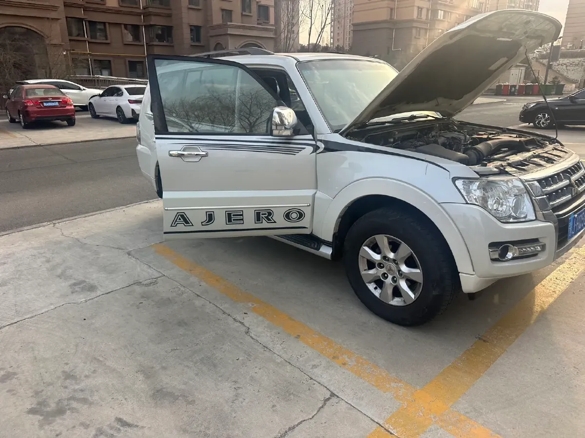 2018 Mitsubishi Pajero 3.0L 174HP V6 5AT,autocango,china used car exporter,china ev exporter,chinese used car exporter,chinese used ev exporter
