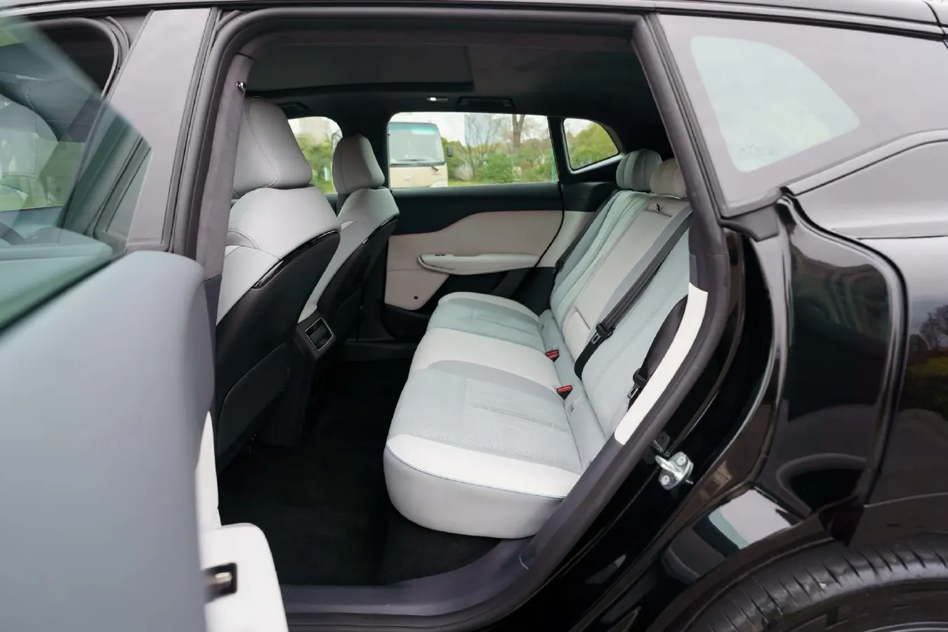 2024 Voyah ZhiYin BEV 79KWH,autocango,china used car exporter,china ev exporter,chinese used car exporter,chinese used ev exporter