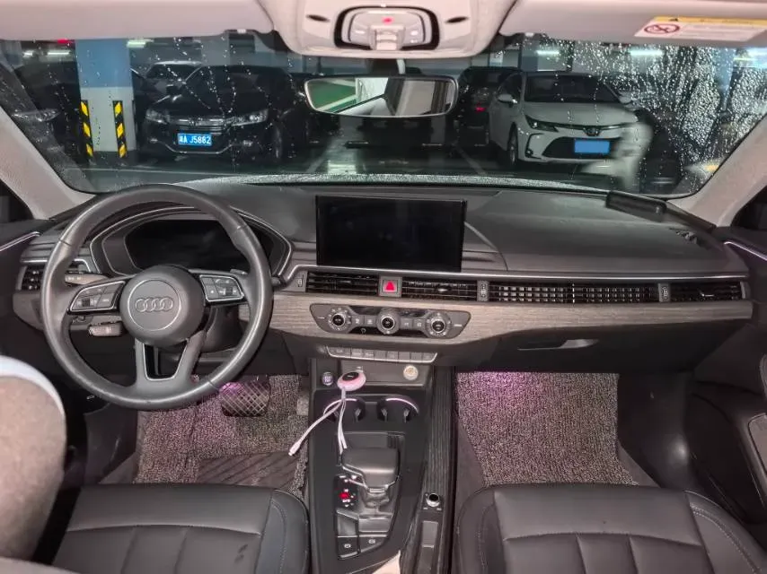 2022 Audi A4L 2.0T 190HP L4 7DCT,autocango,china used car exporter,china ev exporter,chinese used car exporter,chinese used ev exporter
