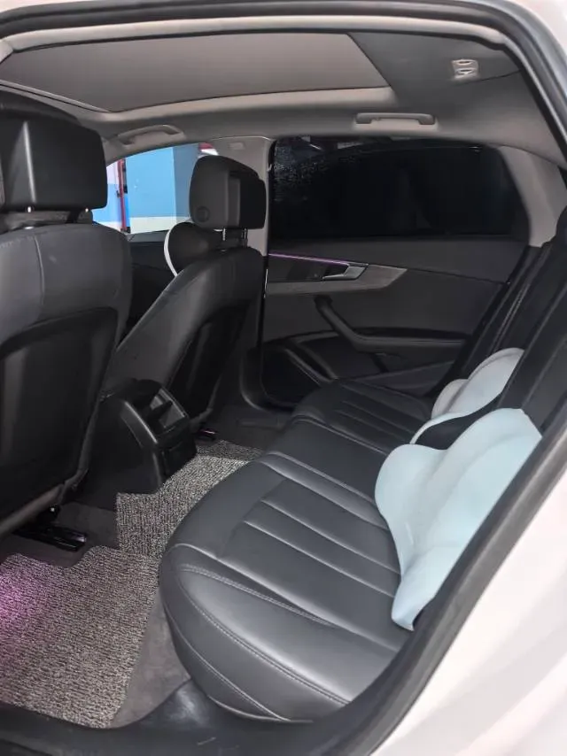 2022 Audi A4L 2.0T 190HP L4 7DCT,autocango,china used car exporter,china ev exporter,chinese used car exporter,chinese used ev exporter