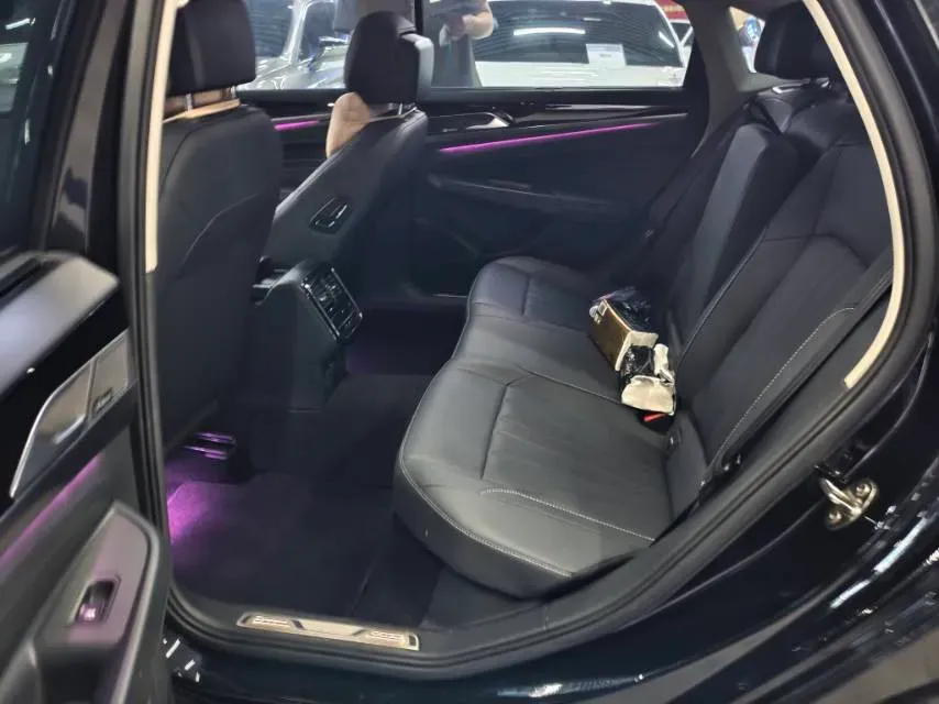 2025 Volkswagen Passat 2.0T 220HP L4 7DCT,autocango,china used car exporter,china ev exporter,chinese used car exporter,chinese used ev exporter