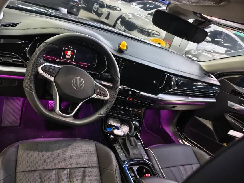 2025 Volkswagen Passat 2.0T 220HP L4 7DCT,autocango,china used car exporter,china ev exporter,chinese used car exporter,chinese used ev exporter