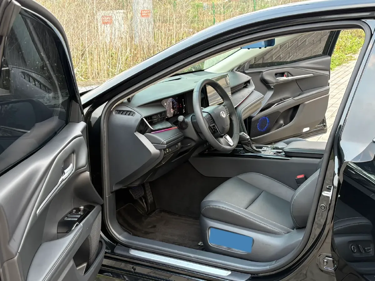 2026 Toyota Camry 2.0L 173HP L4 CVT,autocango,china used car exporter,china ev exporter,chinese used car exporter,chinese used ev exporter