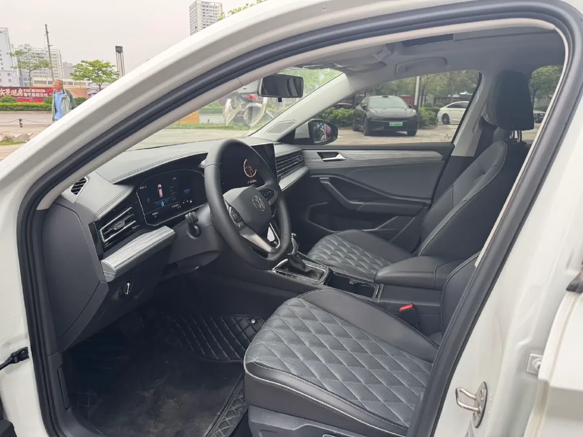 2024 Volkswagen Sagitar 1.5T 160HP L4 7DCT,autocango,china used car exporter,china ev exporter,chinese used car exporter,chinese used ev exporter