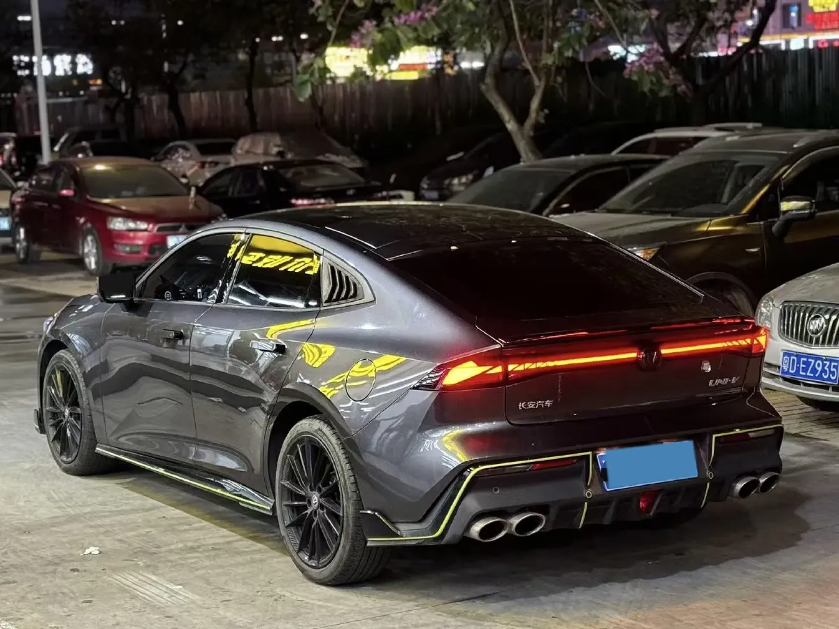 2022 ChangAn UNI-V 1.5T 188HP L4 7DCT,autocango,china used car exporter,china ev exporter,chinese used car exporter,chinese used ev exporter