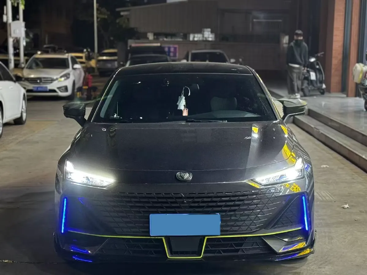 2022 ChangAn UNI-V 1.5T 188HP L4 7DCT,autocango,china used car exporter,china ev exporter,chinese used car exporter,chinese used ev exporter