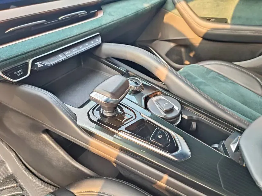 2021 Geely Monjaro 2.0T 218HP L4 7DCT,autocango,china used car exporter,china ev exporter,chinese used car exporter,chinese used ev exporter