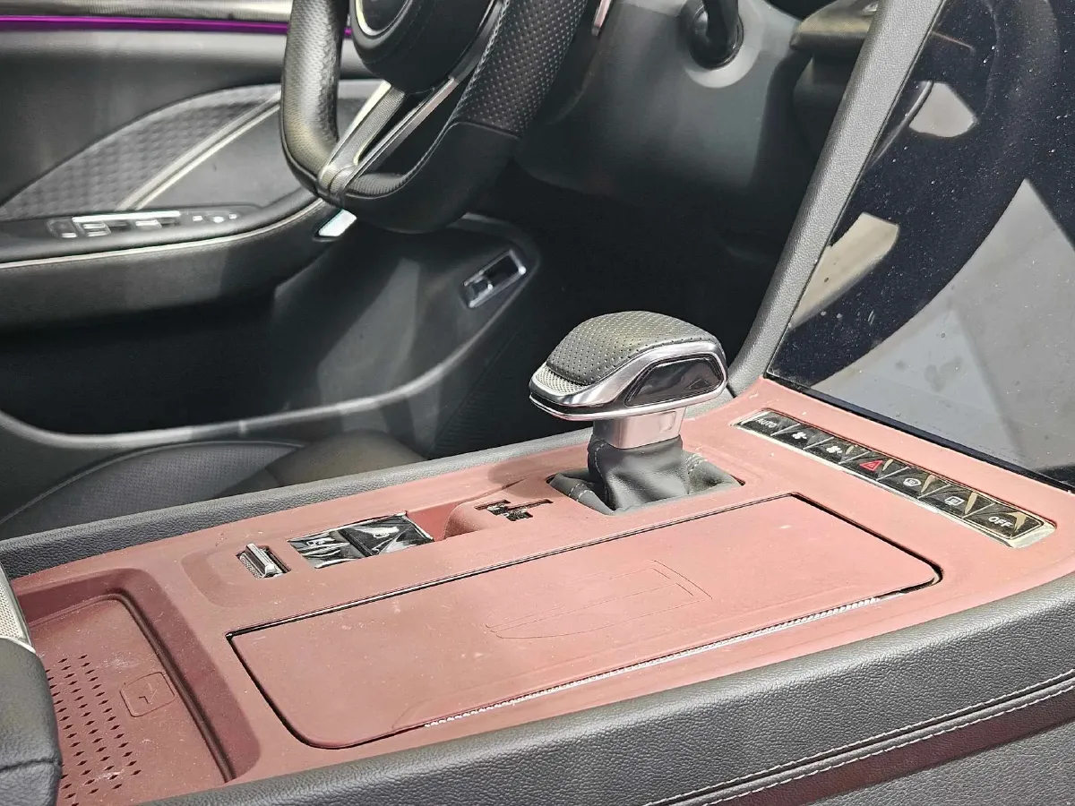 2023 HongQi H6 2.0T 252HP L4 8AT,autocango,china used car exporter,china ev exporter,chinese used car exporter,chinese used ev exporter