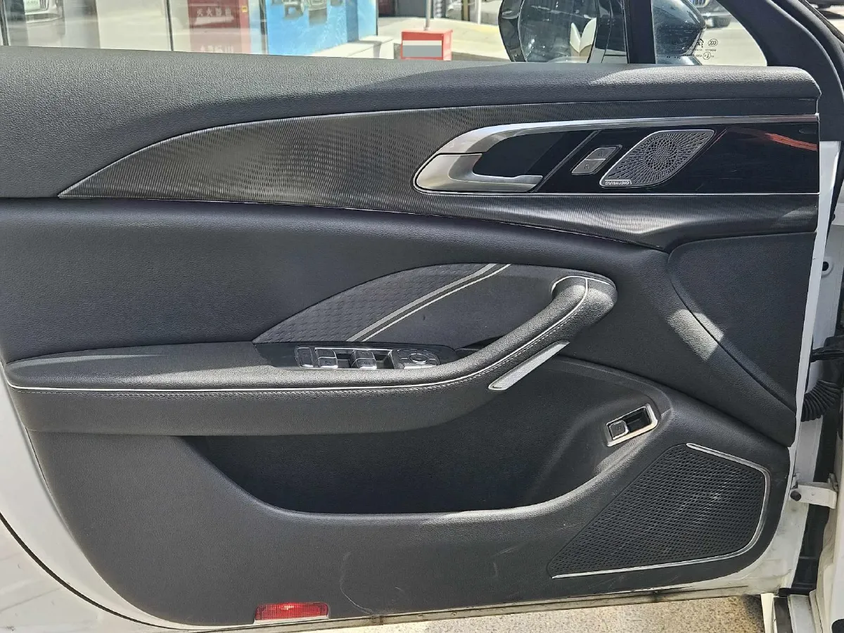 2023 HongQi H6 2.0T 252HP L4 8AT,autocango,china used car exporter,china ev exporter,chinese used car exporter,chinese used ev exporter