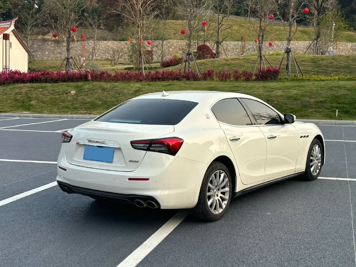 2021 Maserati Ghibli 2.0T 330HP L4 8AT,autocango,china used car exporter,china ev exporter,chinese used car exporter,chinese used ev exporter