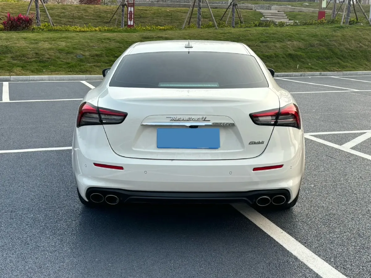 2021 Maserati Ghibli 2.0T 330HP L4 8AT,autocango,china used car exporter,china ev exporter,chinese used car exporter,chinese used ev exporter