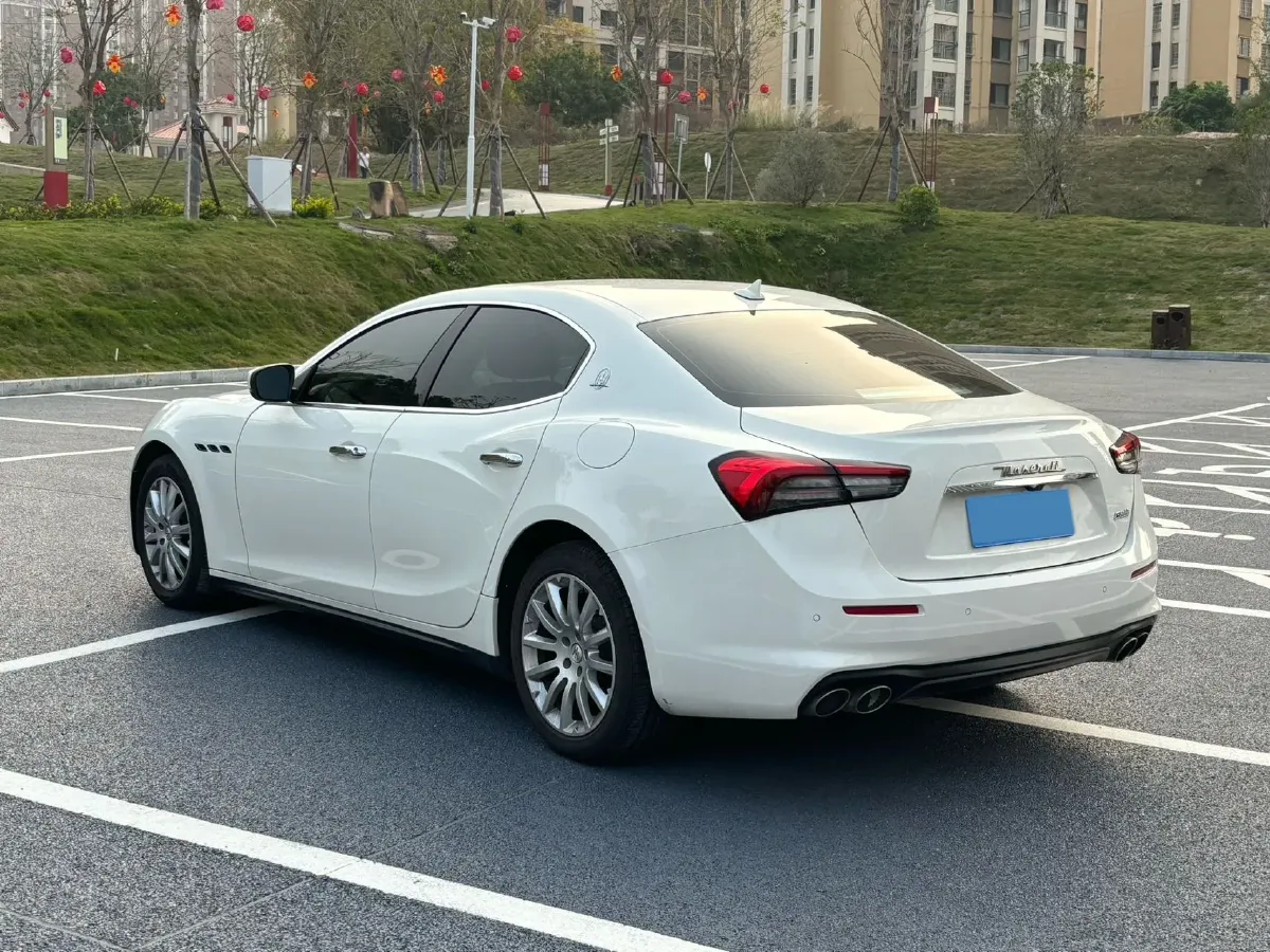 2021 Maserati Ghibli 2.0T 330HP L4 8AT,autocango,china used car exporter,china ev exporter,chinese used car exporter,chinese used ev exporter
